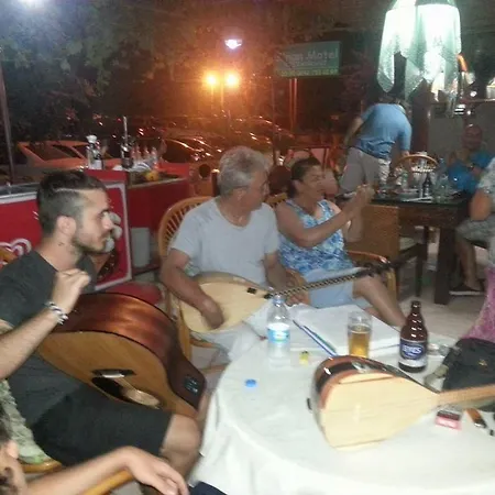 Ilhan מלון סייד